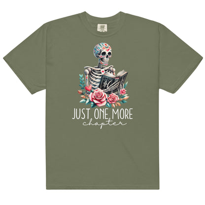 The just one more chapter t-shirt has a design of a skeleton reading a book. A funny joke amongst book lovers. Because we cannot put down a good book.
The colour of the t-shirt is moss.